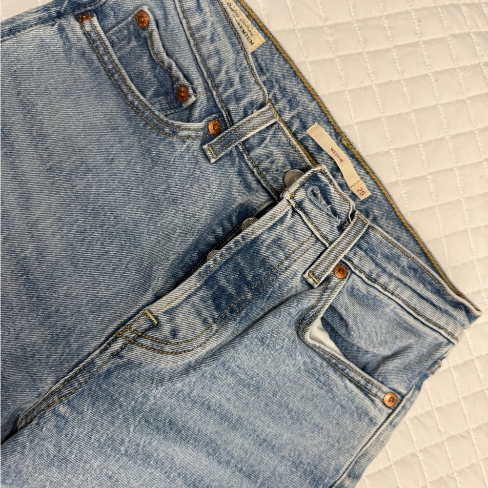Levi's High Rise Light Blue Jeans